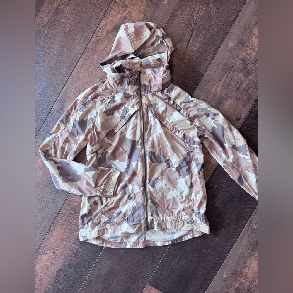 Indygena Women’s Hooded Lightweight Jacket Leaf Camo Print Size M Zip Front